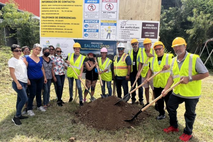 Colocan primera piedra para la reconstrucción del parque de Las Palmas en Salinas